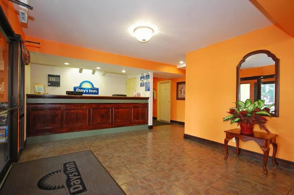 Quality Inn Kinder Buitenkant foto